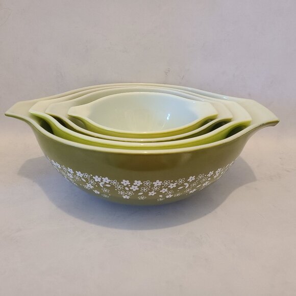 Vintage Pyrex Cinderella Bowls in Spring Blossom "Crazy Daisy" - Set of Four (4) - Picture 1 of 12